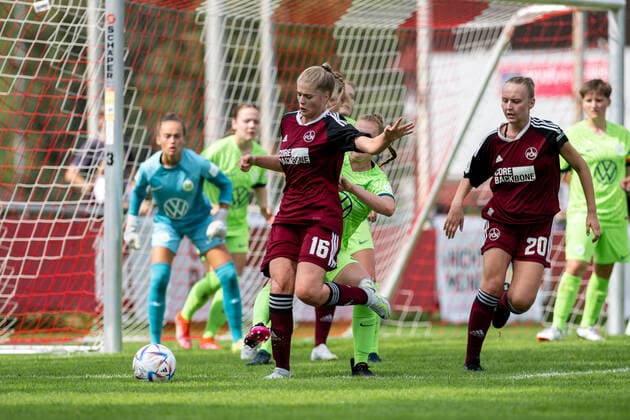 28 08 2022 Football Season 2022 2023 2 Women Football Bundesliga 1 Matchday 1 FC Nürnberg FCN Club VFL Wolfsburg II ThHa Antonia Haase 3, VFL Wolfsburg II Anne Führlein 16, 1 FC Nürnberg FCN