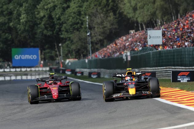 11 PEREZ Sergio (mex), Red Bull Racing RB18, action 55 SAINZ Carlos (spa), Scuderia Ferrari F1-75, action during the Formula 1 Rolex Belgian Grand Prix 2022, 14th round of the 2022 FIA Formula One World Championship, WM, Weltmeisterschaft from August 26 to 28, 2022 on the Circuit de Spa-Francorchamps, in Francorchamps, Belgium - F1 - BELGIAN GRAND PRIX 2022 - RACE DPPI Panoramic  G00D8086