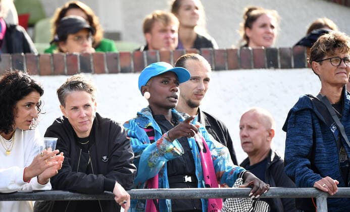 Football, women, season 2022 2023, Regionalliga Nordost 1 matchday , FC Viktoria 1889 Berlin 1 FC Union Berlin, Nikita Thompson with her fiancé in the stands, 28 08 2022, Copyright: xSebastianxRäppold MatthiasxKochx
