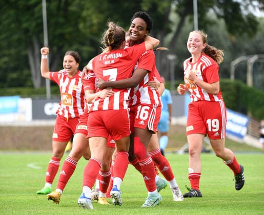 Football, women, season 2022 2023, Regionalliga Nordost 1 matchday , FC Viktoria 1889 Berlin 1 FC Union Berlin, v l Lisa Heiseler 1 FC Union Berlin , Naika Reissner 1 FC Union Berlin , Pauline Wimmer 1 FC Union Berlin , cheering after goal to 1 2, 28 08 2022, Copyright: xSebastianxRäppold MatthiasxKochx