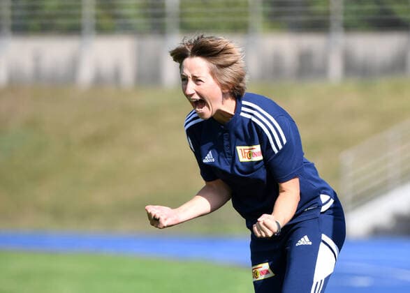 Football, women, season 2022 2023, Regionalliga Nordost 1 matchday , FC Viktoria 1889 Berlin 1 FC Union Berlin, coach Ailien Poese 1 FC Union Berlin , cheering after the final whistle, 28 08 2022, Copyright: xSebastianxRäppold MatthiasxKochx