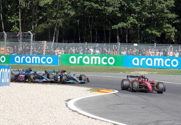 FORMULA 1 ROLEX BELGIAN GRAND PRIX 2022 28 08 2022, Circuit de Spa Francorchamps, Spa Franchorchamps, FORMULA 1 ROLEX BELGIAN GRAND PRIX 2022 , in picture accident between Fernando Alonso ESP , Alpine F1 Team and Lewis Hamilton GBR , Mercedes AMG Petronas Formula One Team nordphotoxGmbHx xBratic nph00250