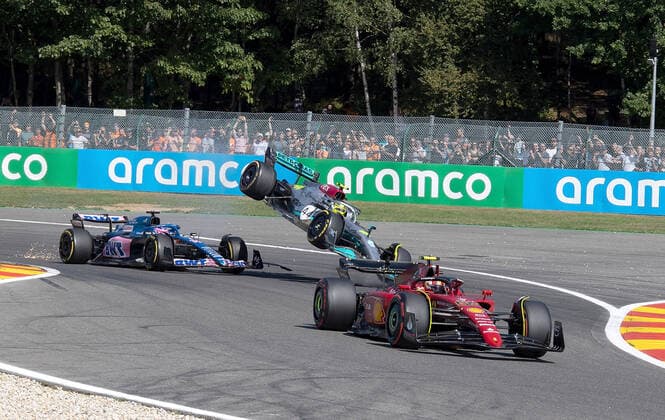 FORMULA 1 ROLEX BELGIAN GRAND PRIX 2022 28 08 2022, Circuit de Spa Francorchamps, Spa Franchorchamps, FORMULA 1 ROLEX BELGIAN GRAND PRIX 2022 , in picture accident between Fernando Alonso ESP , Alpine F1 Team and Lewis Hamilton GBR , Mercedes AMG Petronas Formula One Team nordphotoxGmbHx xBratic nph00250