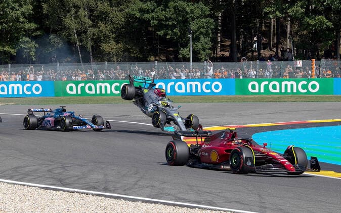 FORMULA 1 ROLEX BELGIAN GRAND PRIX 2022 28 08 2022, Circuit de Spa Francorchamps, Spa Franchorchamps, FORMULA 1 ROLEX BELGIAN GRAND PRIX 2022 , in picture accident between Fernando Alonso ESP , Alpine F1 Team and Lewis Hamilton GBR , Mercedes AMG Petronas Formula One Team nordphotoxGmbHx xBratic nph00250