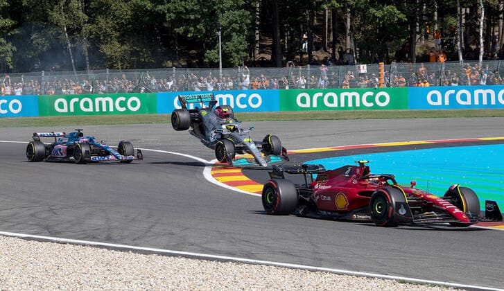 FORMULA 1 ROLEX BELGIAN GRAND PRIX 2022 28 08 2022, Circuit de Spa Francorchamps, Spa Franchorchamps, FORMULA 1 ROLEX BELGIAN GRAND PRIX 2022 , in picture accident between Fernando Alonso ESP , Alpine F1 Team and Lewis Hamilton GBR , Mercedes AMG Petronas Formula One Team nordphotoxGmbHx xBratic nph00250