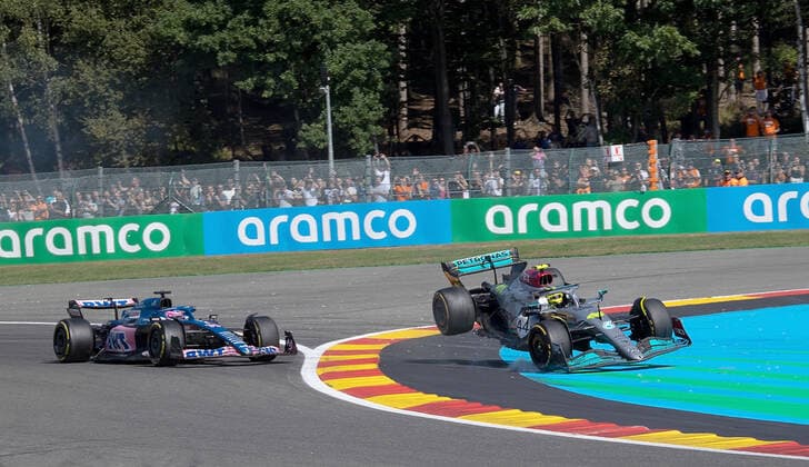 FORMULA 1 ROLEX BELGIAN GRAND PRIX 2022 28 08 2022, Circuit de Spa Francorchamps, Spa Franchorchamps, FORMULA 1 ROLEX BELGIAN GRAND PRIX 2022 , in picture accident between Fernando Alonso ESP , Alpine F1 Team and Lewis Hamilton GBR , Mercedes AMG Petronas Formula One Team nordphotoxGmbHx xBratic nph00250