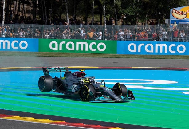 FORMULA 1 ROLEX BELGIAN GRAND PRIX 2022 28 08 2022, Circuit de Spa Francorchamps, Spa Franchorchamps, FORMULA 1 ROLEX BELGIAN GRAND PRIX 2022 , in picture accident between Fernando Alonso ESP , Alpine F1 Team and Lewis Hamilton GBR , Mercedes AMG Petronas Formula One Team nordphotoxGmbHx xBratic nph00250