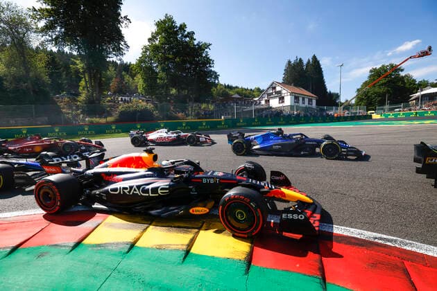 Start, 1 Max Verstappen NLD, Oracle Red Bull Racing , F1 Grand Prix of Belgium at Circuit de Spa Francorchamps on August 28, 2022 in Spa Francorchamps, Belgium Photo by HOCH ZWEI Spa Francorchamps Belgium