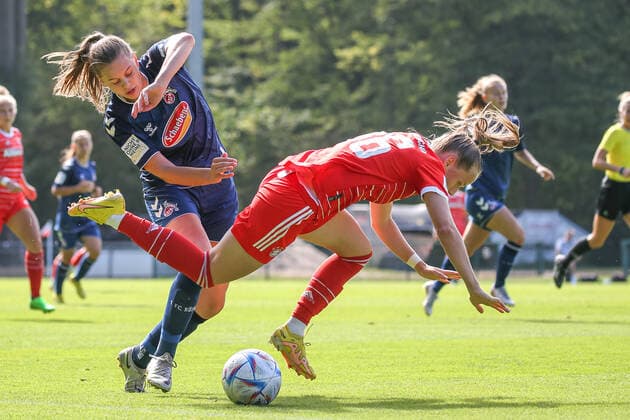 Cologne, Germany, 28 08 2022 Daria Collas 1 FC Cologne U20 Women and Franziska Kett FC Bayern Munich 2 Women in a duel , during the match of the 2 Women Bundesliga between 1 FC Cologne U20 Women and FC Bayern Munich 2 Women at RheinEnergieSportpark on pitch 7 on 28 August 2022 in Cologne RheinEnergieSportpark North Rhine Westphalia Germany Copyright: xOliverxKaelkex