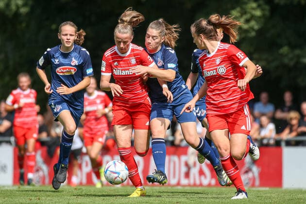 Cologne, Germany, 28 08 2022 Sandra Walbeck 1 FC Cologne U20 Ladies , Franziska Kett FC Bayern Munich 2 Ladies , Leonie Krump 1 FC Cologne U20 Ladies , Stefanie Reischmann FC Bayern Munich 2 Ladies and Laura Vogt 1 FC Cologne U20 Ladies in a duel , during the match of the 2 Women Bundesliga between 1 FC Cologne U20 Ladies and FC Bayern Munich 2 Ladies at RheinEnergieSportpark on pitch 7 on 28 August 2022 in Cologne RheinEnergieSportpark Nordrhein Westfalen Germany Copyright: xOliverxKaelkex