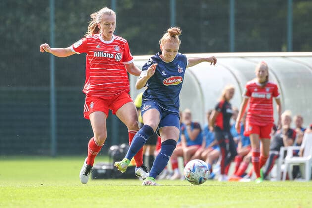 Cologne, Germany, 28 08 2022 Stefanie Reischmann FC Bayern Munich 2 ladies and Laura Vogt 1 FC Cologne U20 ladies in a duel , during the match of the 2 Women Bundesliga between 1 FC Cologne U20 ladies and FC Bayern Munich 2 ladies at RheinEnergieSportpark on pitch 7 on 28 August 2022 in Cologne RheinEnergieSportpark North Rhine Westphalia Germany Copyright: xOliverxKaelkex