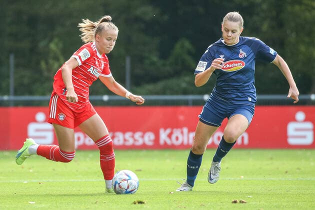 Cologne, Germany, 28 08 2022 Laura Gloning Bayern Munich 2 Ladies and Daria Collas 1 FC Cologne U20 Ladies in a duel , during the match of the 2 Women Bundesliga between 1 FC Cologne U20 Ladies and FC Bayern Munich 2 Ladies at RheinEnergieSportpark on pitch 7 on 28 August 2022 in Cologne RheinEnergieSportpark North Rhine Westphalia Germany Copyright: xOliverxKaelkex
