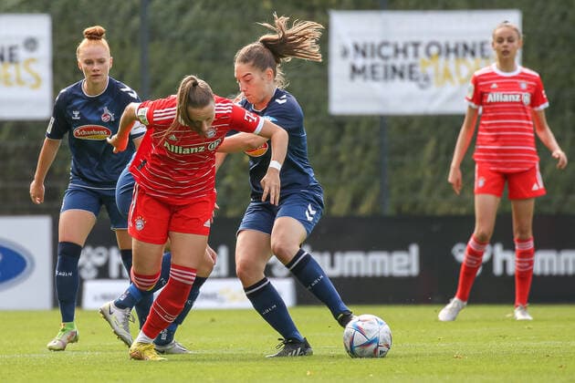 Cologne, Germany, 28 08 2022 Franziska Kett FC Bayern Munich 2 ladies and Leonie Krump 1 FC Cologne U20 ladies in a duel , during the match of the 2 Women Bundesliga between 1 FC Cologne U20 ladies and FC Bayern Munich 2 ladies at RheinEnergieSportpark on pitch 7 on 28 August 2022 in Cologne RheinEnergieSportpark North Rhine Westphalia Germany Copyright: xOliverxKaelkex