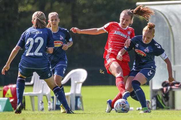 Cologne, Germany, 28 08 2022 Stefanie Reischmann FC Bayern Munich 2 ladies and Laura Vogt 1 FC Cologne U20 ladies in a duel , during the match of the 2 Women Bundesliga between 1 FC Cologne U20 ladies and FC Bayern Munich 2 ladies at RheinEnergieSportpark on pitch 7 on 28 August 2022 in Cologne RheinEnergieSportpark North Rhine Westphalia Germany Copyright: xOliverxKaelkex