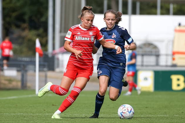 Cologne, Germany, 28 08 2022 Laura Gloning Bayern Munich 2 Ladies and Sandra Walbeck 1 FC Cologne U20 Ladies in a duel , during the match of the 2 Women Bundesliga between 1 FC Cologne U20 Ladies and FC Bayern Munich 2 Ladies at RheinEnergieSportpark on pitch 7 on 28 August 2022 in Cologne RheinEnergieSportpark North Rhine Westphalia Germany Copyright: xOliverxKaelkex