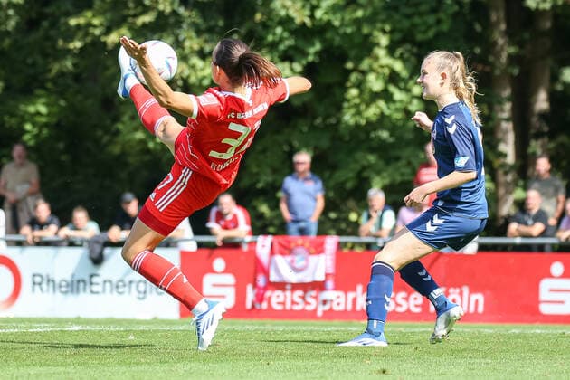 Cologne, Germany, 28 08 2022 Ivana Rudelic FC Bayern Munich 2 ladies in action, on the ball, individual action, overhead kick , during the match of the 2 Women Bundesliga between 1 FC Cologne U20 ladies and FC Bayern Munich 2 ladies at RheinEnergieSportpark on pitch 7 on 28 August 2022 in Cologne RheinEnergieSportpark North Rhine Westphalia Germany Copyright: xOliverxKaelkex