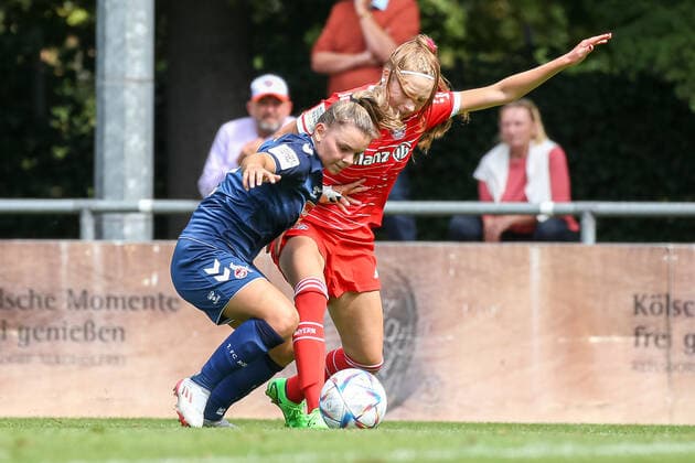 Cologne, Germany, 28 08 2022 Antonia Langshausen 1 FC Cologne U20 Women and Marlene Wild Bayern Munich 2 Women in a duel , during the match of the 2 Women Bundesliga between 1 FC Cologne U20 Women and FC Bayern Munich 2 Women at RheinEnergieSportpark on pitch 7 on 28 August 2022 in Cologne RheinEnergieSportpark Nordrhein Westfalen Germany Copyright: xOliverxKaelkex