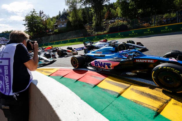 Start, 14 Fernando Alonso ESP, BWT Alpine F1 Team , 44 Lewis Hamilton GBR, Mercedes AMG Petronas F1 Team , F1 Grand Prix of Belgium at Circuit de Spa Francorchamps on August 28, 2022 in Spa Francorchamps, Belgium Photo by HOCH ZWEI Spa Francorchamps Belgium