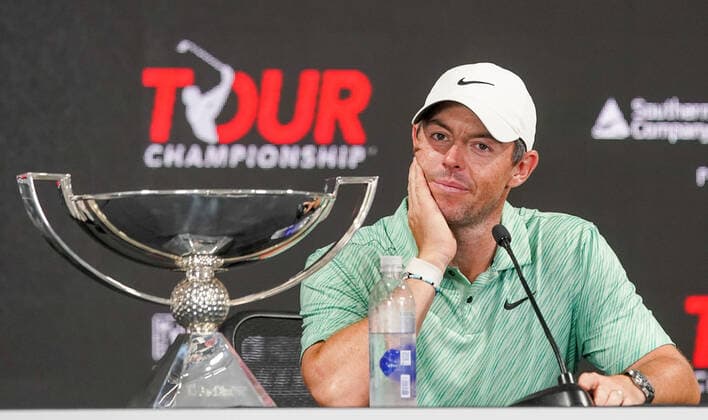 Bilder des Jahres 2022, Sport 08 August Sport Themen der Woche KW34 Sport Bilder des Tages August 28, 2022, Atlanta, Georgia, USA: Rory McIlroy with the trophy after winning the final round of the TOUR Championship at East Lake Golf Club. Atlanta USA - ZUMAw109 20220828_zap_w109_018 Copyright: xDebbyxWongx