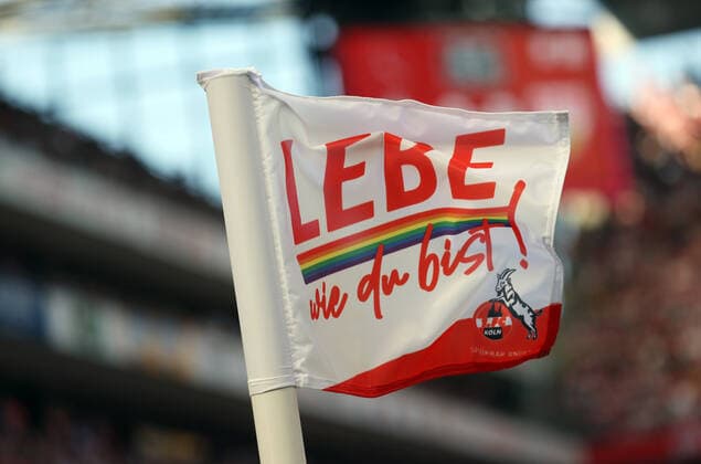 28 08 22 1 FC Köln VfB Stuttgart Germany, Cologne, 28 08 2022, football, Bundesliga, 1 FC Köln VfB Stuttgart 1 FC Köln corner flag flag symbol feature live as you are action match day diversity rainbow tolerance