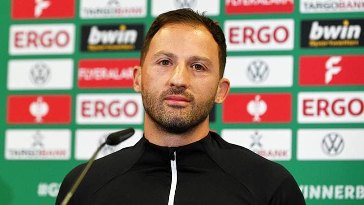 Soccer DFB Pokal 2022 2022, press conference at RB Leipzig 29 08 2022 before 1 main round Teutonia Ottensen vs RB Leipzig 30 08 2022 Domenico Tedesco coach RB Leipzig at RBL press conference before the game against Ottensen 29 08 2022 Tedesco looks into the camera Leipzig Saxony Germany Red Bull Arena