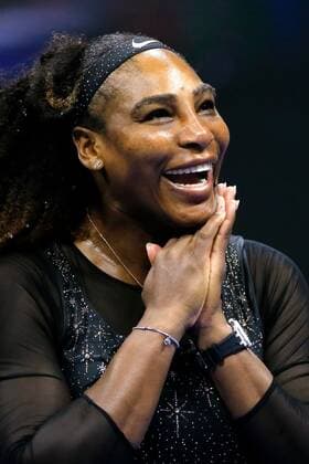 Sport Bilder des Tages Mandatory Credit: Photo by Ella Ling Shutterstock (13331084en) Serena Williams celebrates victory in her first round match US Open Championships 2022, Day One, USTA National Tennis Center, Flushing Meadows, New York, USA - 29 Aug 2022 EDITORIAL USE ONLY No use with unauthorised audio, video, data, fixture lists, club league logos or live services. Online in-match use limited to 120 images, no video emulation. No use in betting, games or single club league player publications. US Open Championships 2022, Day One, USTA National Tennis Center, Flushing Meadows, New York, USA - 29 Aug 2022 EDITORIAL USE ONLY No use with unauthorised audio, video, data, fixture lists, club league logos or live services. Online in-match use limited to 120 images, no video emulation. No use in betting, games or single club league player publications. Copyright: xEllaxLing Shutterstockx 13331084en