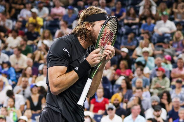 Sport Bilder des Tages TENNIS - ATP, Tennis Herren US Open 2022 NEW YORK CITY,NEW YORK,USA,29.AUG.22 - TENNIS - ATP World Tour, US Open, Grand Slam, Flushing Meadows. Image shows the disappointment of Stefanos Tsitsipas (GRE).  GEPAxpictures xPatrickxSteiner