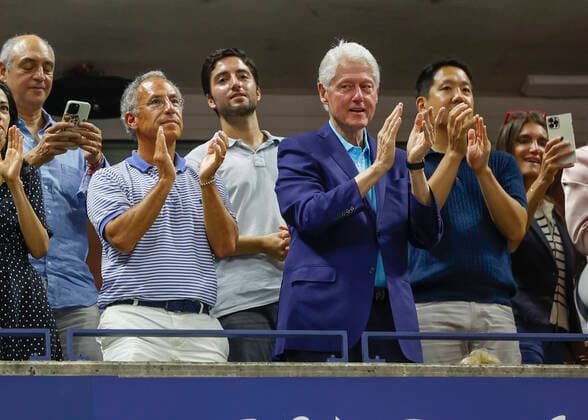 US Open Feature, Former President Bill Clinton in a VIP Box Tennis US Open 2022 Grand Slam Billie Jean King Tennis Center New York New York USA 29 August 2022 Copyright: xJuergenxHasenkopfx