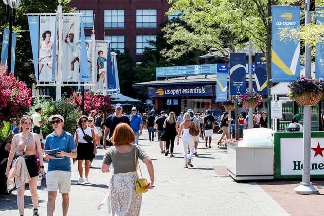 TENNIS - ATP, Tennis Herren US Open 2022 NEW YORK CITY,NEW YORK,USA,30.AUG.22 - TENNIS - ATP World Tour, US Open, Grand Slam, Flushing Meadows. Image shows spectators.  GEPAxpictures xPatrickxSteiner