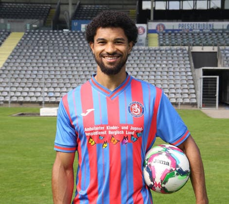 Regionallioga West, season 2022 2023, photo session Wuppertaler SV, 31 08 2022 Noah Salau Wuppertaler SV portrait with ball