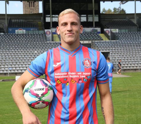 Regionallioga West, season 2022 2023, photo session Wuppertaler SV, 31 08 2022 Durim Berisha Wuppertaler SV portrait with ball