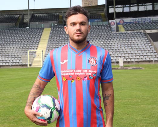 Regionallioga West, season 2022 2023, photo session Wuppertaler SV, 31 08 2022 Oktay Dal Wuppertaler SV portrait with ball