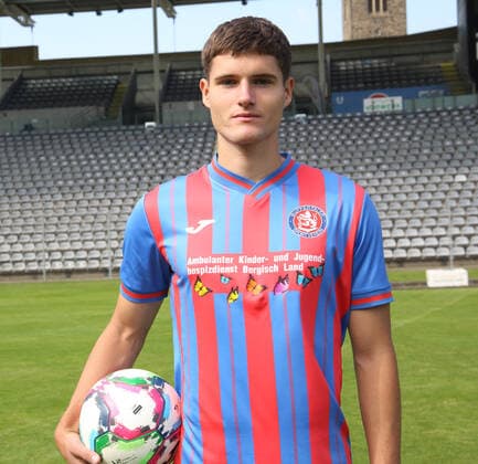 Regionallioga West, season 2022 2023, photo session Wuppertaler SV, 31 08 2022 Justus Henke Wuppertaler SV portrait with ball