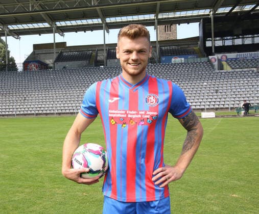 Regionallioga West, season 2022 2023, photo session Wuppertaler SV, 31 08 2022 Lion Schweers Wuppertaler SV portrait with ball
