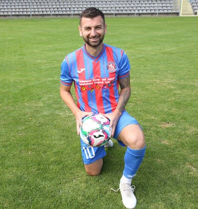Regionallioga West, season 2022 2023, photo session Wuppertaler SV, 31 08 2022 Kevin Rodrigues Pires Wuppertaler SV with ball
