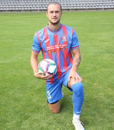 Regionallioga West, season 2022 2023, photo session Wuppertaler SV, 31 08 2022 Nick Galle Wuppertaler SV with ball