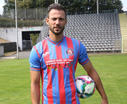 Regionallioga West, season 2022 2023, photo session Wuppertaler SV, 31 08 2022 Roman Prokoph Wuppertaler SV portrait with ball