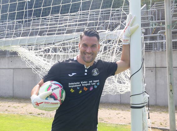 Regionallioga West, season 2022 2023, photo session Wuppertaler SV, 31 08 2022 Sebastian Patzler wuppertaler SV portrait with ball