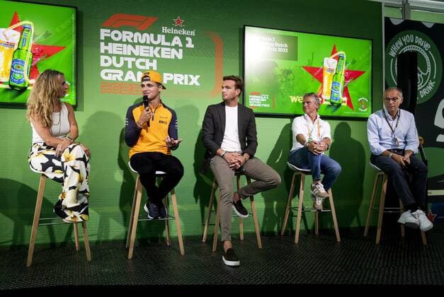 2022 08 31 11 48 19 ZANDVOORT Els Dijkhuizen, Lando Norris McLaren , Giedo van der Garde, Jan Lammers and Stefano Domenicali during a press conference at the Zandvoort circuit, in the run up to the Grand Prix GP The GP took place last year in a modified form due to the corona measures This year, up to 110,000 visitors a day are expected ANP SEM VAN DER WAL netherlands out belgium out Zandvoort xVIxxIVx 453799333 originalFilename: 0167868227st.jpg