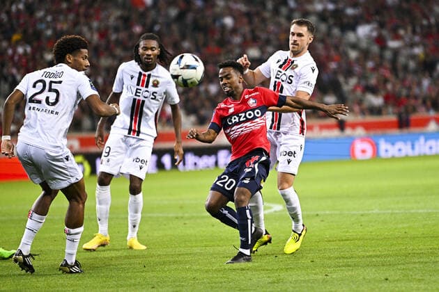 Angel Gomes (LOSC) vs Jean Clair Todibo (Nice) FOOTBALL : Lille vs Nice - Ligue1 - 31 08 2022 JBAutissier Panoramic 