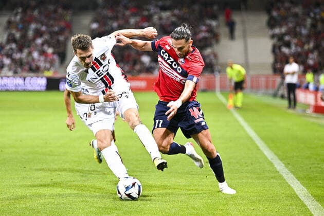 Yusuf Yazici (LOSC) vs Aaron Ramsey (Nice) FOOTBALL : Lille vs Nice - Ligue1 - 31 08 2022 JBAutissier Panoramic 