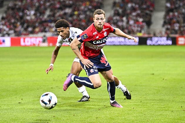 Gabriel Gudmundsson (LOSC) vs Jean Clair Todibo (Nice) FOOTBALL : Lille vs Nice - Ligue1 - 31 08 2022 JBAutissier Panoramic 