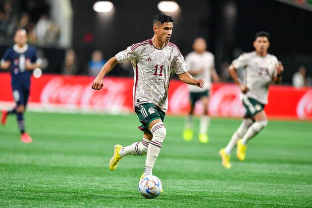 ATLANTA, GA Ã AUGUST 31: Mexico midfielder Uriel Antuna (11) moves with the ball during the International Friendly, LÃ¤nderspiel, Nationalmannschaft match between Paraguay and Mexico on August 31st, 2022 at Mercedes-Benz Stadium in Atlanta, GA. (Photo by Rich von Biberstein Icon Sportswire) SOCCER: AUG 31 Mexico v Paraguay Icon210831002