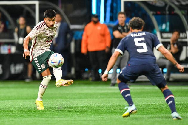 ATLANTA, GA Ã AUGUST 31: Mexico midfielder Jesus Gallardo (23) passes the ball during the International Friendly, LÃ¤nderspiel, Nationalmannschaft match between Paraguay and Mexico on August 31st, 2022 at Mercedes-Benz Stadium in Atlanta, GA. (Photo by Rich von Biberstein Icon Sportswire) SOCCER: AUG 31 Mexico v Paraguay Icon210831005