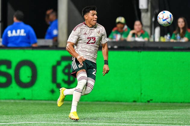 ATLANTA, GA Ã AUGUST 31: Mexico midfielder Jesus Gallardo (23) settles the ball during the International Friendly, LÃ¤nderspiel, Nationalmannschaft match between Paraguay and Mexico on August 31st, 2022 at Mercedes-Benz Stadium in Atlanta, GA. (Photo by Rich von Biberstein Icon Sportswire) SOCCER: AUG 31 Mexico v Paraguay Icon210831013