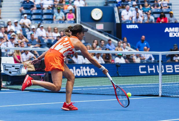 August 31, 2022, Flushing Meadows, New York, USA: Elena Ruse reaches for a ball during her match to Coco Gauff on Day 3 of the 2022 US Open at USTA Billie Jean King National Tennis Center on Wednesday August 31, 2022 in the Flushing neighborhood of the Queens borough of New York City. PI Flushing Meadows USA - ZUMAp124 20220831_zaa_p124_094 Copyright: xJAVIERxROJASx
