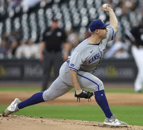 August 31, 2022: Kansas City Royals pitcher Kris Bubic works against the Chicago White Sox in the first inning at Guaranteed Rate Field on Wednesday, Aug. 31, 2022, in Chicago. - ZUMAm67_ 0167944396st Copyright: xChrisxSwedax