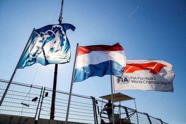 logo FIA flag, drapeau illustration during the Formula 1 Heineken Dutch Grand Prix 2022, 15th round of the 2022 FIA Formula One World Championship, WM, Weltmeisterschaft from September 2 to 4, 2022 on the Zandvoort Circuit, in Netherlands, Belgium - F1 - DUTCH GRAND PRIX 2022 DPPI Panoramic  00122035__V2_3600