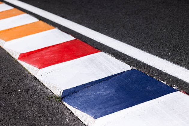 curb, vibreur at the Dutch GP during the Formula 1 Heineken Dutch Grand Prix 2022, 15th round of the 2022 FIA Formula One World Championship, WM, Weltmeisterschaft from September 2 to 4, 2022 on the Zandvoort Circuit, in Netherlands, Belgium - F1 - DUTCH GRAND PRIX 2022 DPPI Panoramic  00122035_GH_14774