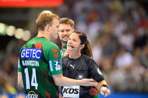 Referee Maike MERZ r with Omar Ingi MAGNUSSON MD Referee, Handball Super Cup 2022, SC Magdeburg MD THW Kiel KI 33 36, on 31 08 2022 in Duesseldorf Germany Â